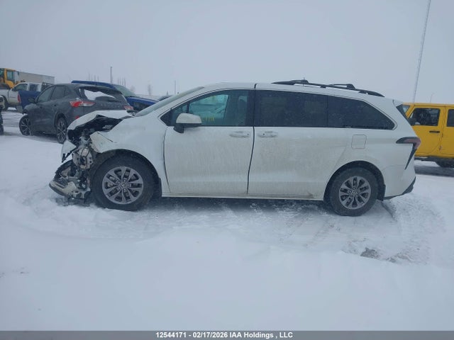 5TDGRKEC0RS189066 Toyota Sienna Xle 8-passenger