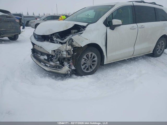 5TDGRKEC0RS189066 Toyota Sienna Xle 8-passenger