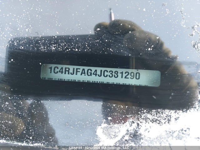 1C4RJFAG4JC381290 Jeep Grand Cherokee Laredo