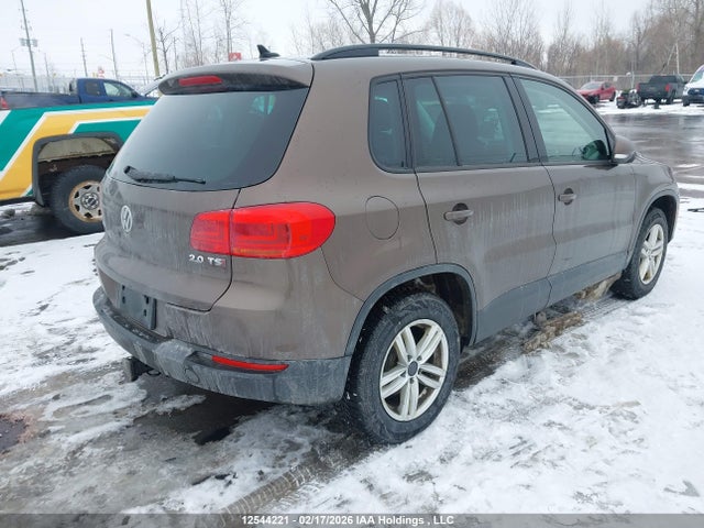WVGKV7AX9FW048984 Volkswagen Tiguan