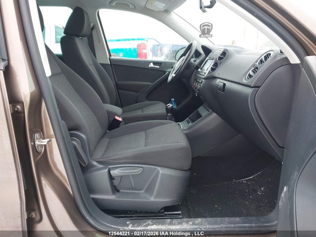 WVGKV7AX9FW048984 Volkswagen Tiguan