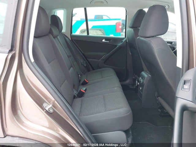WVGKV7AX9FW048984 Volkswagen Tiguan
