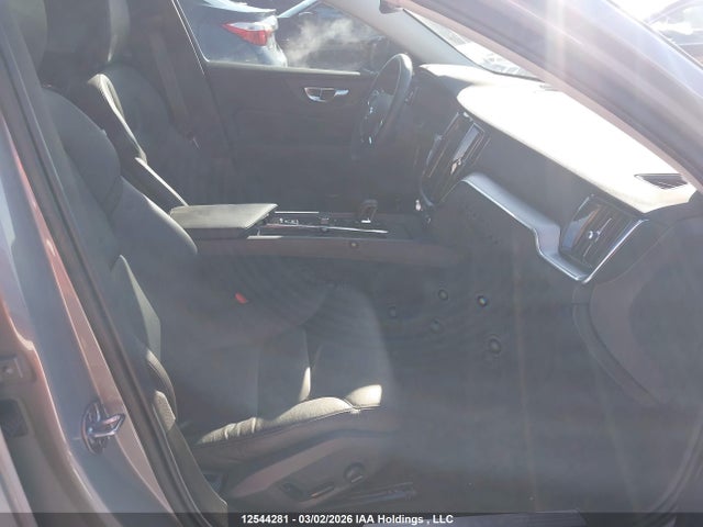 Volvo S60 B5 Core Dark Theme 2024 7JRL12TK2RG324947 Image 5