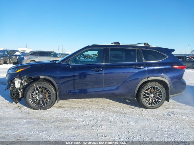 5TDDZRBH2NS209890 Toyota Highlander Limited