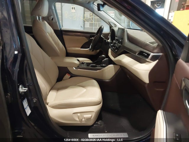 5TDDZRBH2NS209890 Toyota Highlander Limited