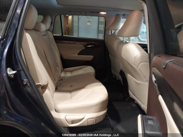 5TDDZRBH2NS209890 Toyota Highlander Limited