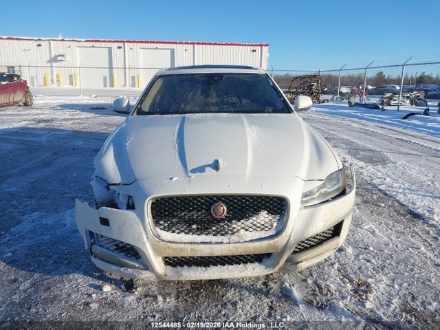 SAJBK4BV3HCY50722 Jaguar Xf 35t Prestige