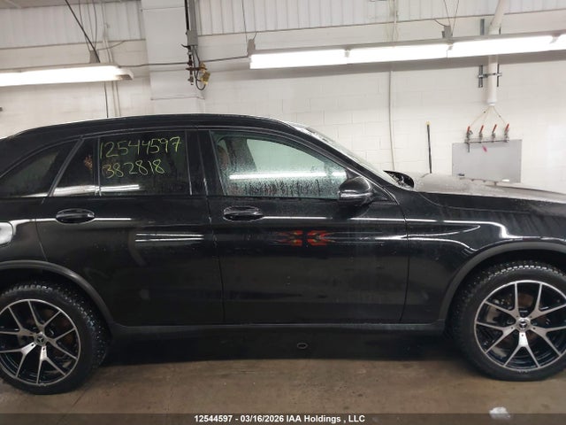 W1N0G8EB8NV382818 Mercedes-Benz Glc 300 4matic