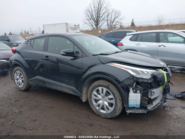 JTNKHMBX6N1132549 Toyota C-HR LE