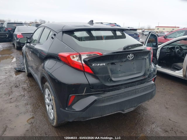 JTNKHMBX6N1132549 Toyota C-HR LE
