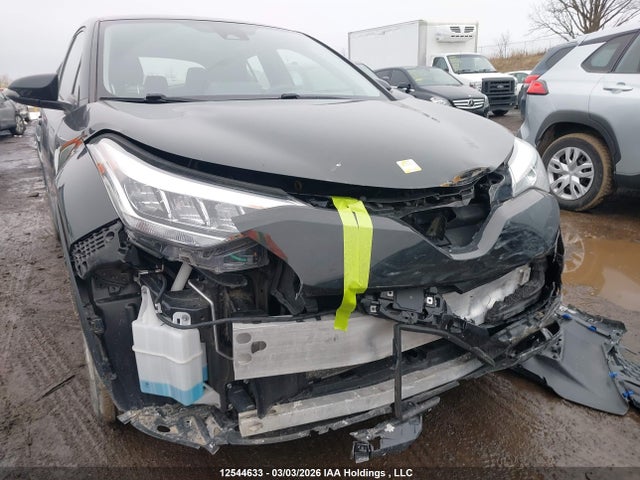 JTNKHMBX6N1132549 Toyota C-HR LE