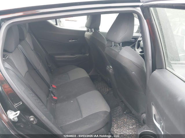 JTNKHMBX6N1132549 Toyota C-HR LE