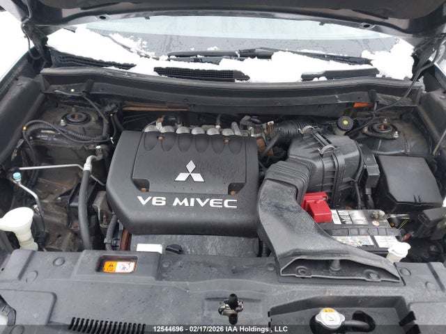 JA4JZ3AX0GZ600704 Mitsubishi Outlander Se/sel