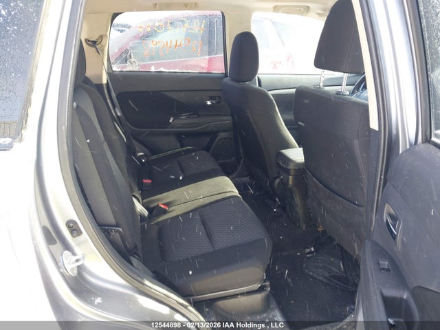 JA4JZ3AX6EZ605614 Mitsubishi Outlander Se