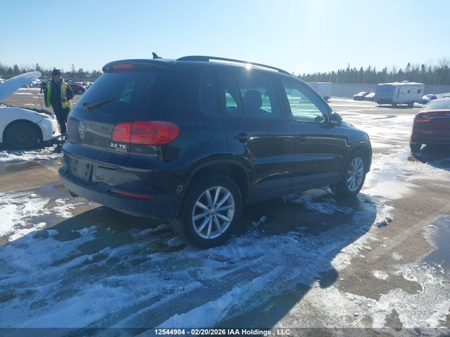 Volkswagen Tiguan 2017 WVGNV7AX0HK028484 Image 4