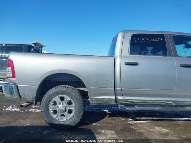 3C63R3DJ1RG414217 RAM 3500 Big Horn