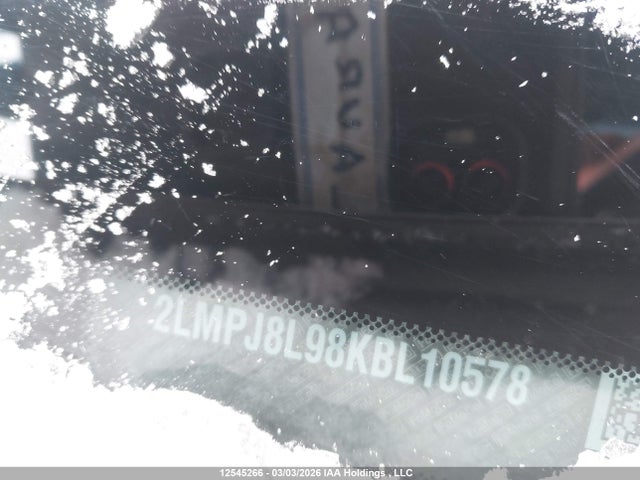 2LMPJ8L98KBL10578 Lincoln Nautilus Reserve