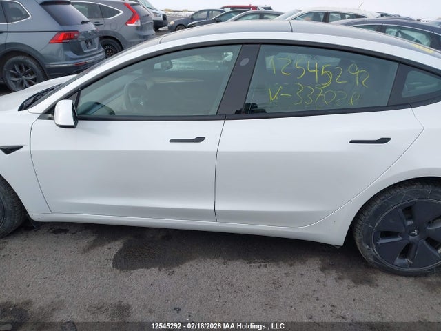 5YJ3E1EA8NF337028 Tesla MODEL 3