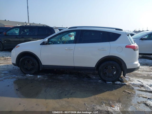 2T3ZFREV9JW429231 Toyota RAV4 LE