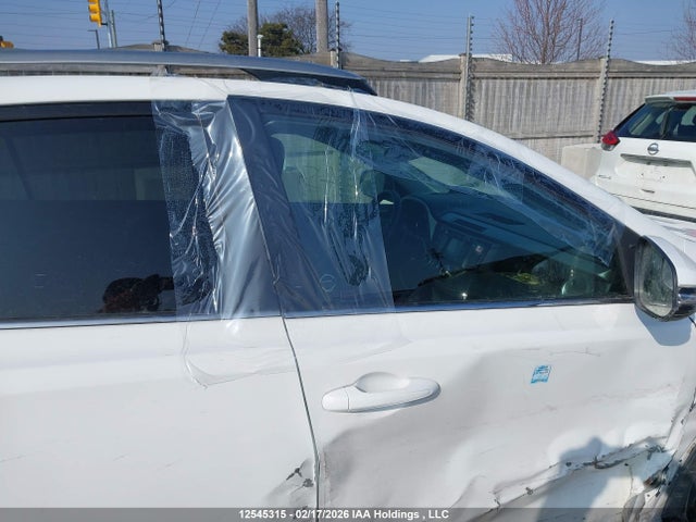 2T3ZFREV9JW429231 Toyota RAV4 LE