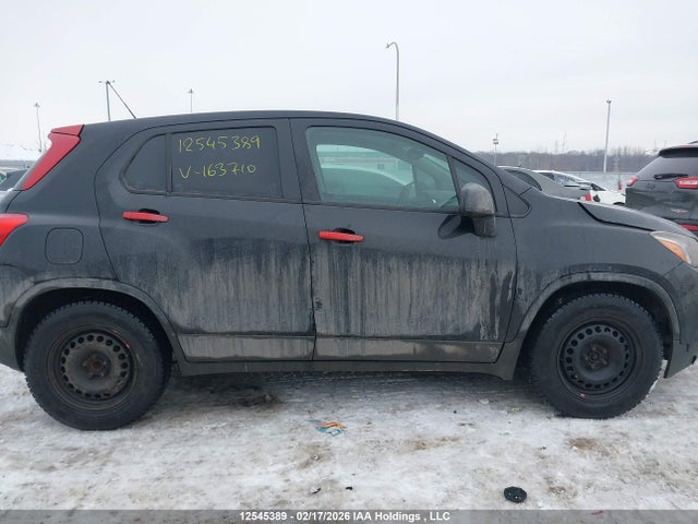 3GNCJKSBXJL163710 Chevrolet TRAX LS