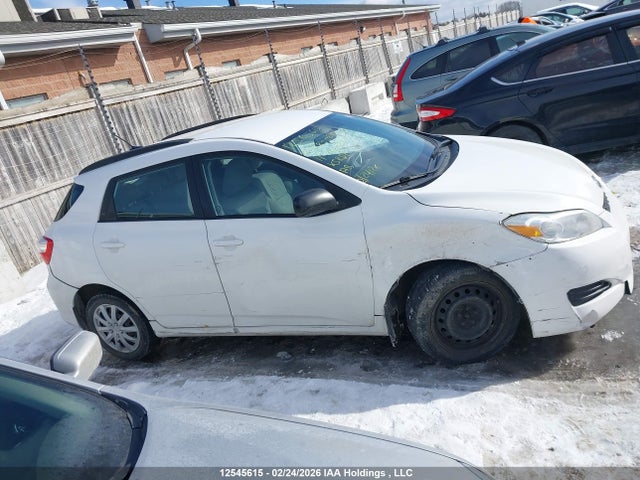 12545615 :رقم المزاد ، 2T1KU4EE4BC585585 vin ، 2011 Toyota Matrix Wagon مزاد بيع