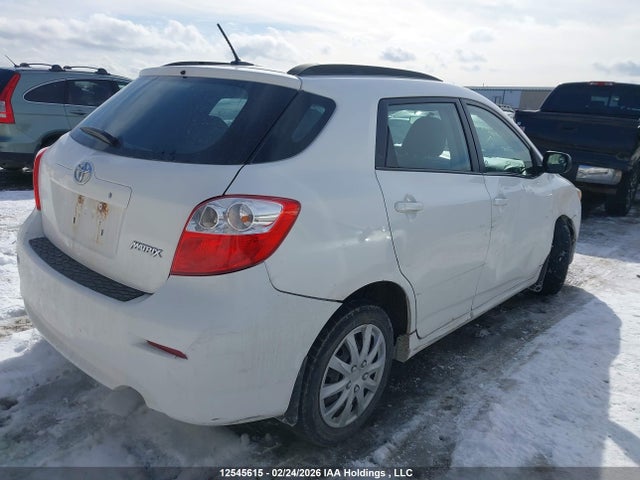 12545615 :رقم المزاد ، 2T1KU4EE4BC585585 vin ، 2011 Toyota Matrix Wagon مزاد بيع