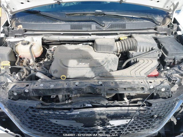 2C4RC1EG3JR290316 Chrysler Pacifica Touring-l