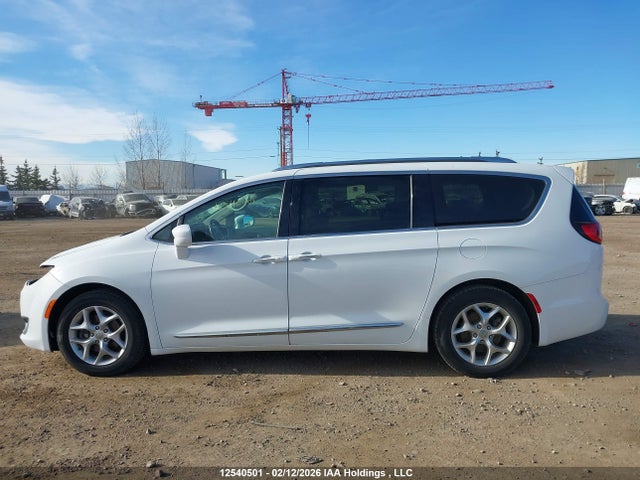 2C4RC1EG3JR290316 Chrysler Pacifica Touring-l