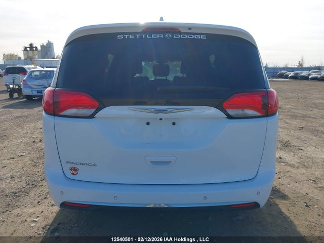 2C4RC1EG3JR290316 Chrysler Pacifica Touring-l
