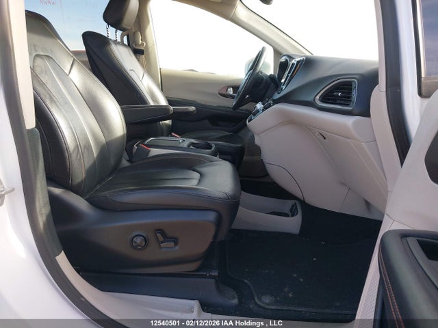 2C4RC1EG3JR290316 Chrysler Pacifica Touring-l
