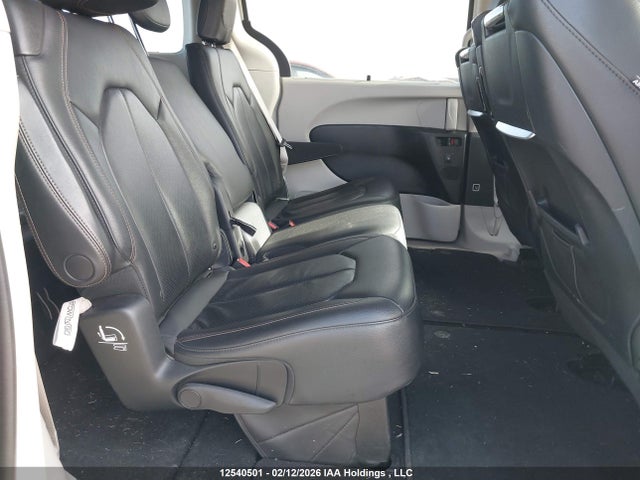2C4RC1EG3JR290316 Chrysler Pacifica Touring-l