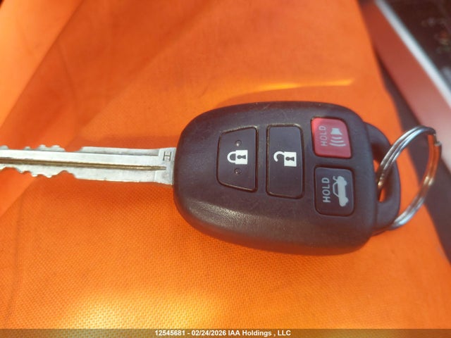 2T1BURHE0JC988728 Toyota COROLLA LE