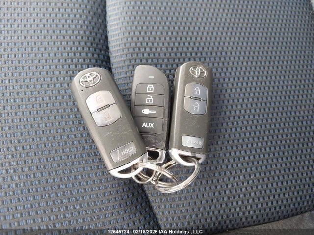 3MYDLBJV0LY711983 Toyota Yaris Le/xle
