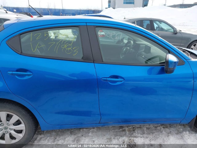 3MYDLBJV0LY711983 Toyota Yaris Le/xle