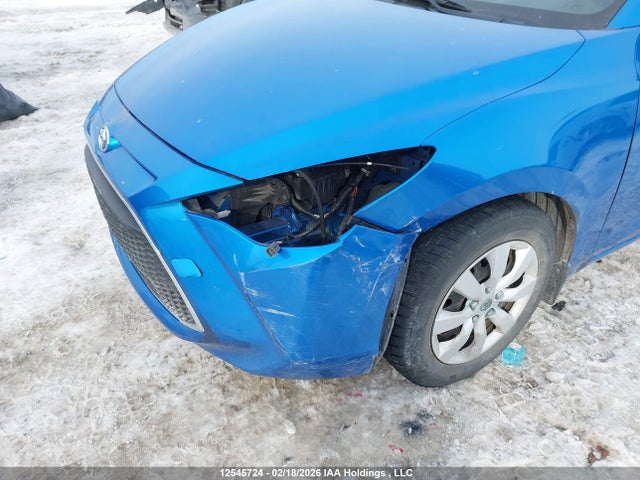 3MYDLBJV0LY711983 Toyota Yaris Le/xle