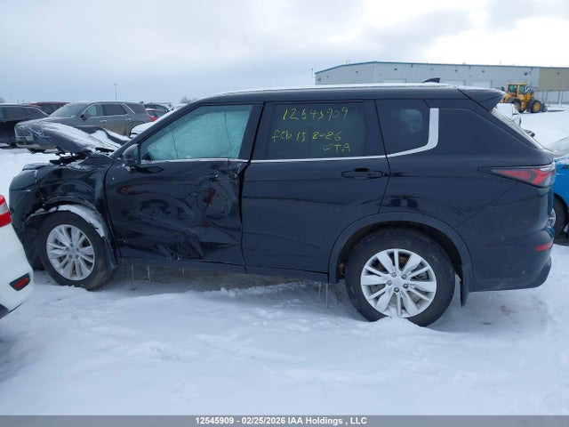 JA4J4UA80SZ618528 Mitsubishi Outlander Es