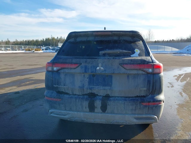 JA4J4UA8XNZ615110 Mitsubishi Outlander Se/black Edition
