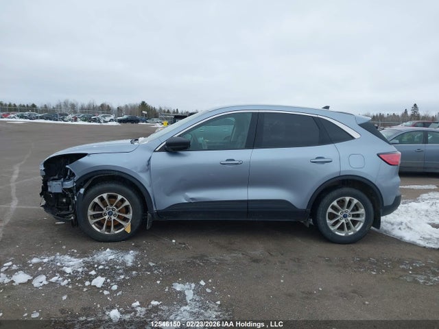 1FMCU9G64NUB28429 Ford ESCAPE SE