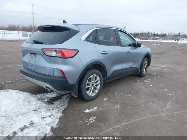 1FMCU9G64NUB28429 Ford ESCAPE SE