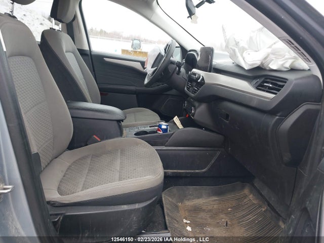 1FMCU9G64NUB28429 Ford ESCAPE SE