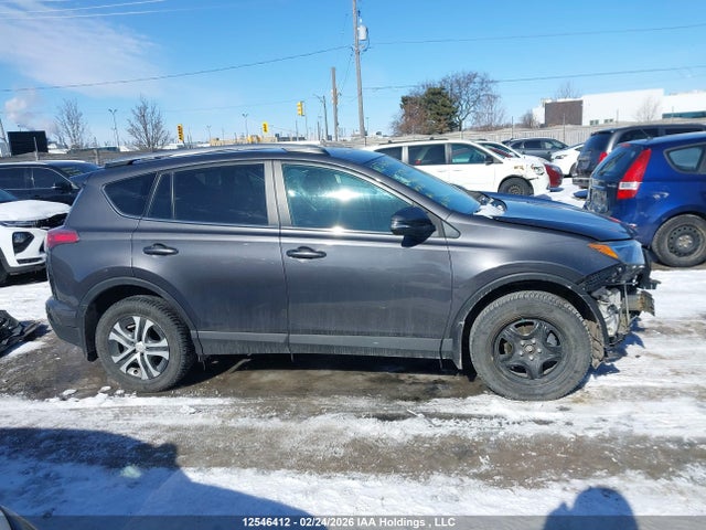 2T3BFREV1HW599076 Toyota RAV4 LE