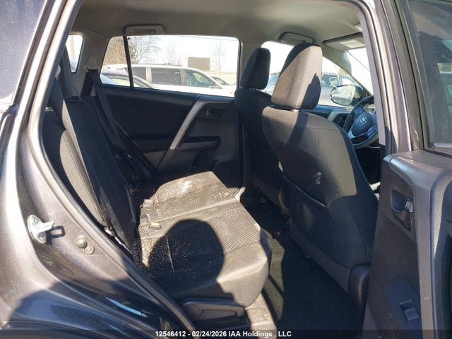 2T3BFREV1HW599076 Toyota RAV4 LE
