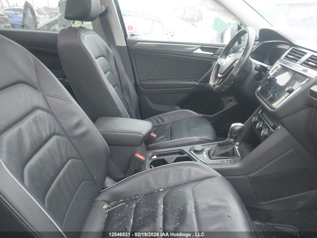3VV4B7AX5JM194220 Volkswagen Tiguan
