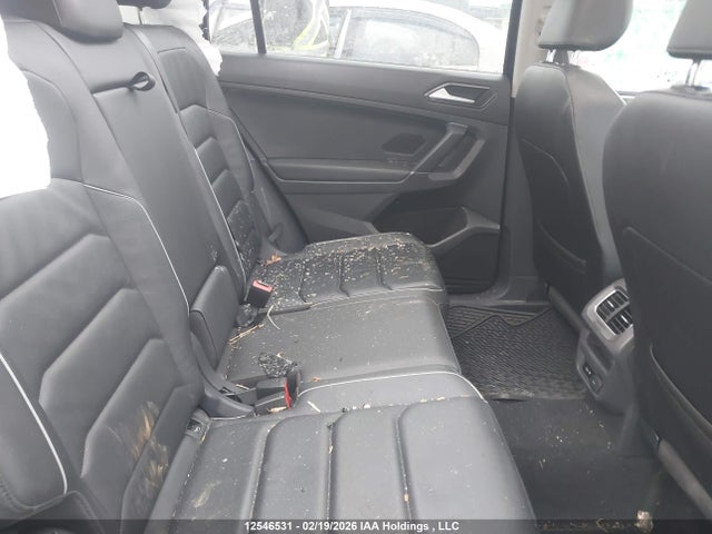 3VV4B7AX5JM194220 Volkswagen Tiguan