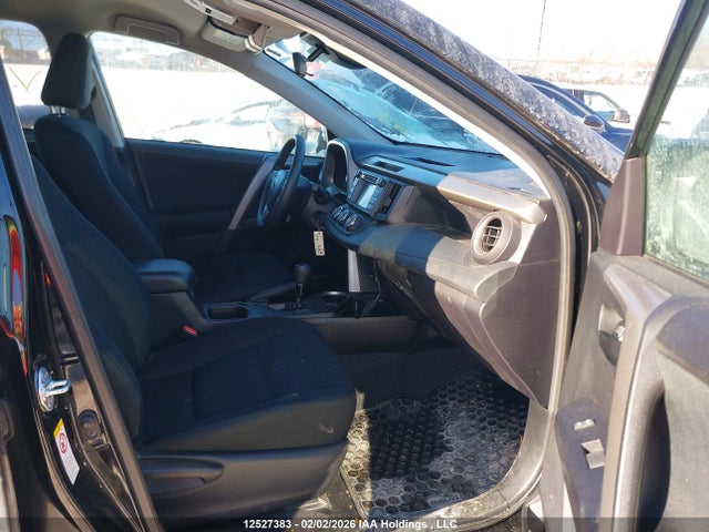2T3ZFREV9JW503005 Toyota RAV4 LE