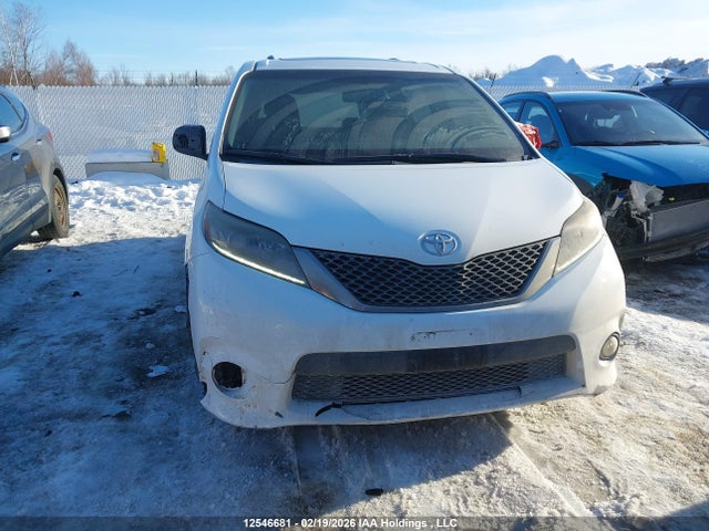 5TDXK3DC6FS610408 Toyota Sienna Se 8 Passenger