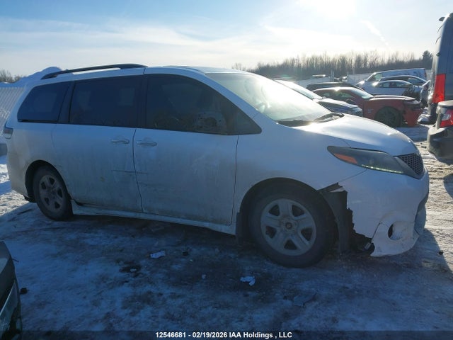 5TDXK3DC6FS610408 Toyota Sienna Se 8 Passenger