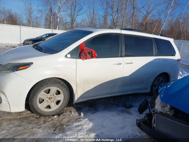 5TDXK3DC6FS610408 Toyota Sienna Se 8 Passenger
