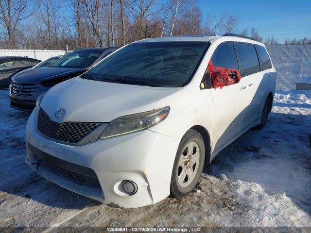 5TDXK3DC6FS610408 Toyota Sienna Se 8 Passenger